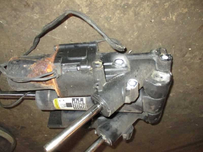Mercury carbureted 150-200hp 2.5 liter outboard tilt trim unit