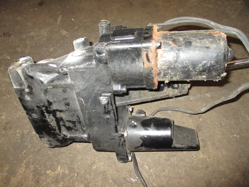 Mercury carbureted 150-200hp 2.5 liter outboard tilt trim unit
