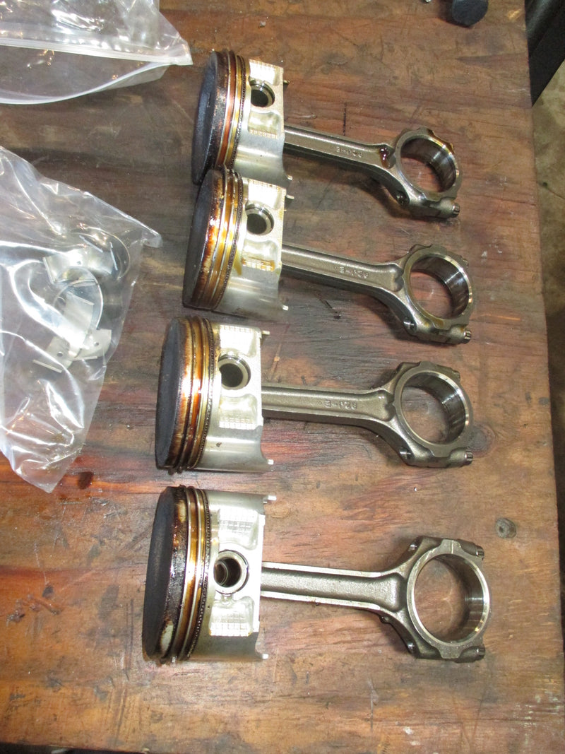 Suzuki DF140A 140hp 4 stroke outboard Piston and rod set 12100-92J01