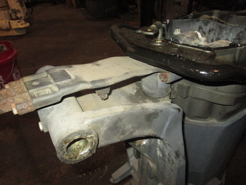 Mariner 225hp 2 Stroke outboard 25" Shaft Midsection