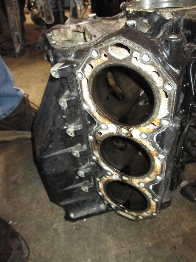 Johnson ocean runner 200hp 2st outboard crankcase block