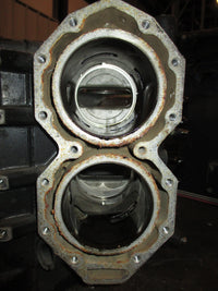 Load image into Gallery viewer, Evinrude 120hp 2 stroke outboard crankcase block (334707)
