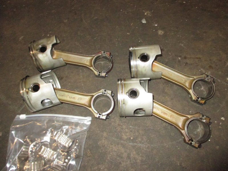 Evinrude 120hp 2 stroke outboard starboard piston and rod set (81432970)