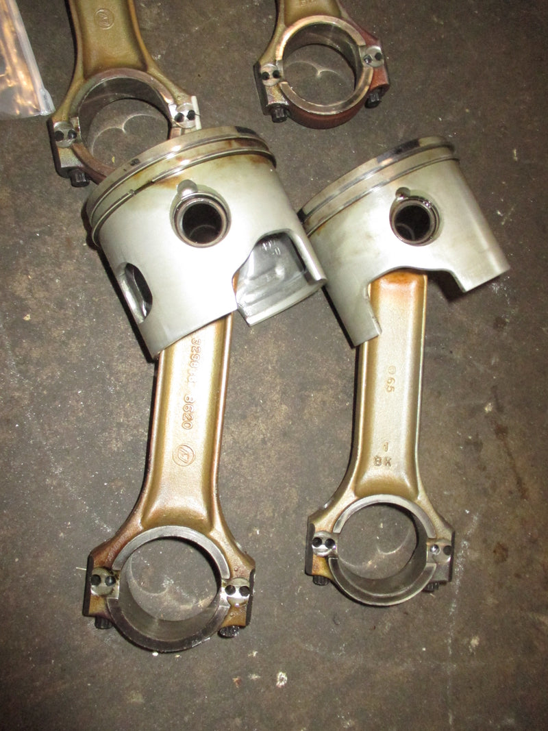 Evinrude 120hp 2 stroke outboard starboard piston and rod set (81432970)