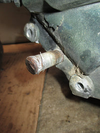 Load image into Gallery viewer, Johnson ocean runner 200hp 2st outboard tilt trim unit
