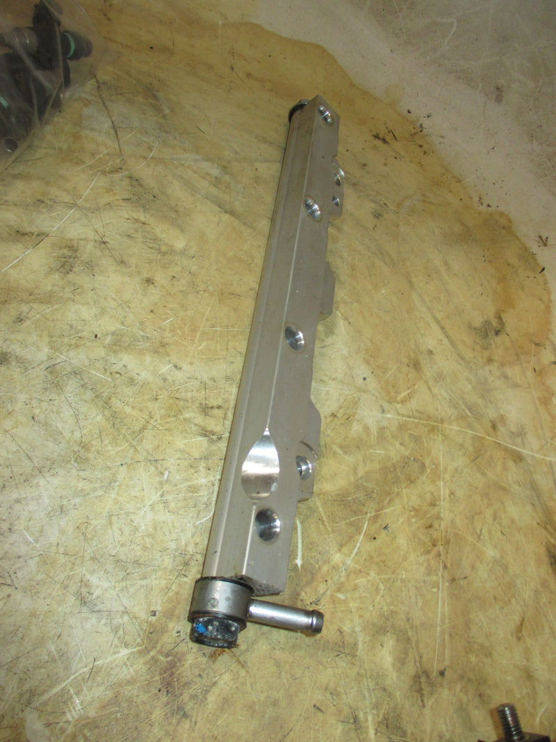 Suzuki DF140A 140hp 4 stroke outboard fuel rail (15751-92J00)