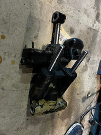 Load image into Gallery viewer, Suzuki DF60 60hp 4 stroke outboard SHOWA tilt trim unit NO MOTOR
