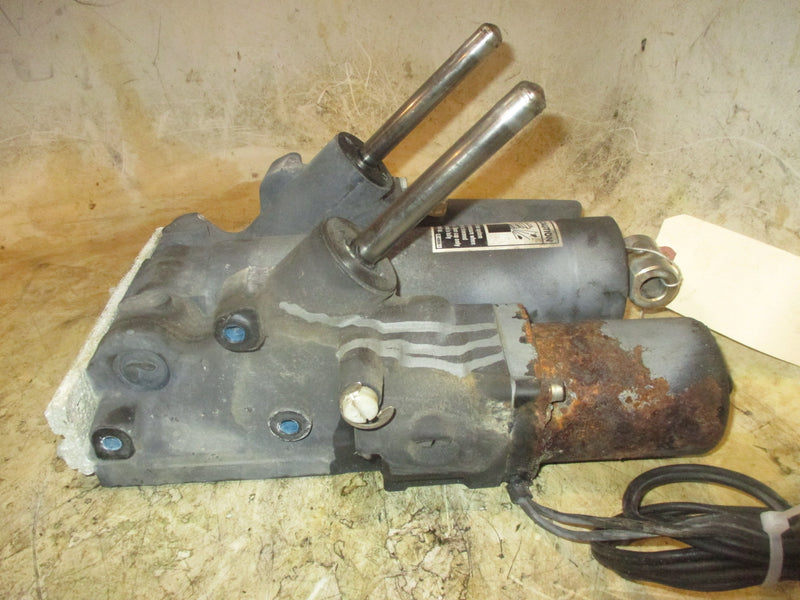Mercury 225hp Optimax 2 stroke outboard tilt trim unit