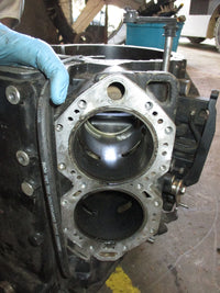 Load image into Gallery viewer, Johnson 90-115hp 2st outboard crankcase block
