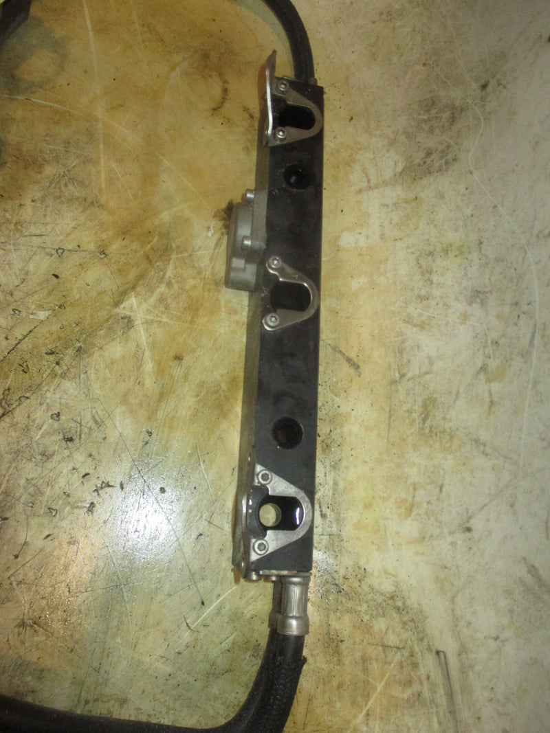 Mercury 225hp Optimax 2 stroke outboard fuel rail (895748-895749)