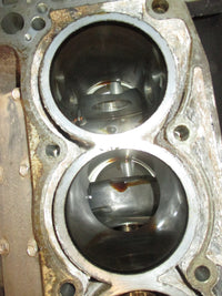 Load image into Gallery viewer, Suzuki DF225 225hp outboard crankcase block
