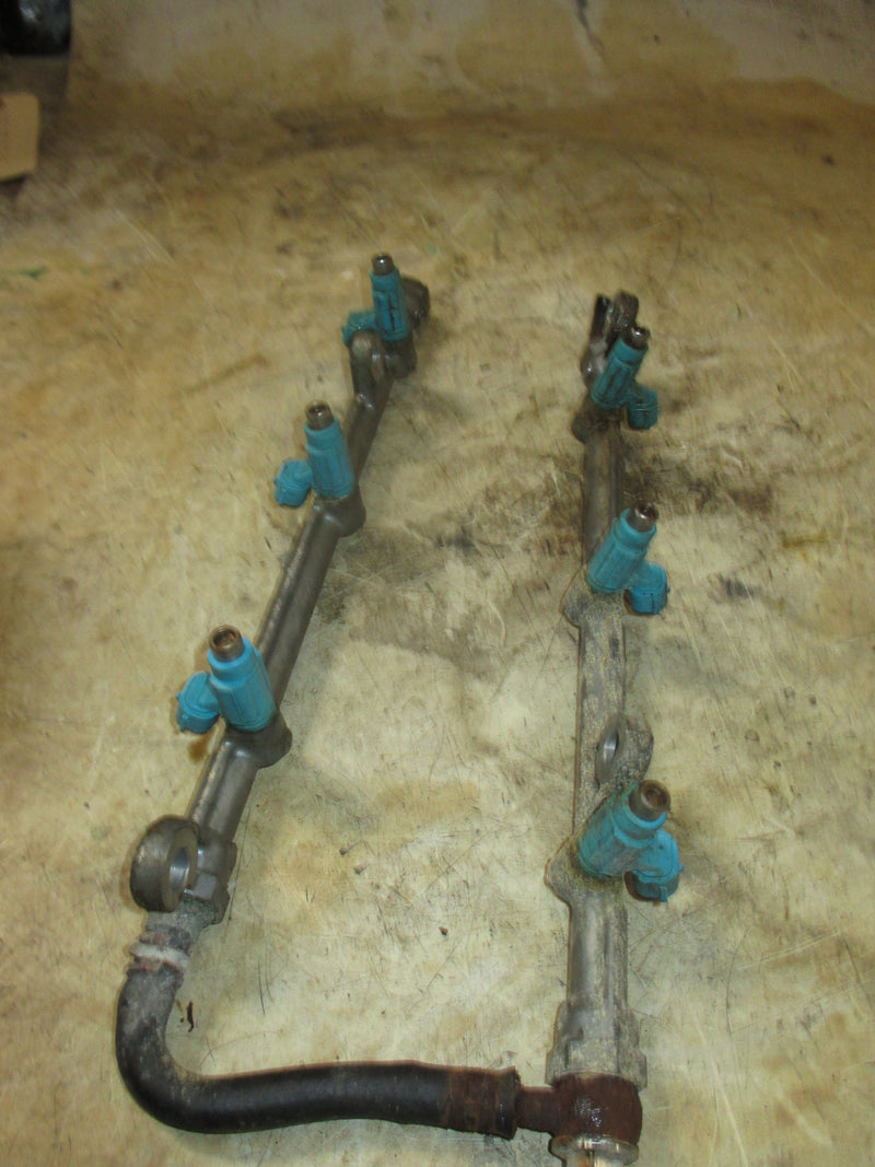 Suzuki DF225 225hp outboard fuel rail and injector set 15710-93J00