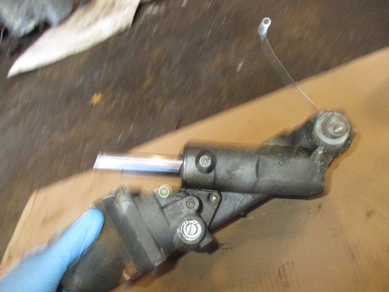 Suzuki DF140 140hp outboard tilt trim unit