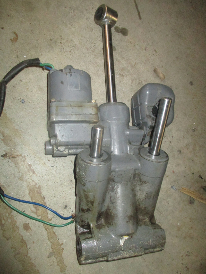 Honda SHOWA outboard tilt trim unit SOLD AS IS FOR PARTS