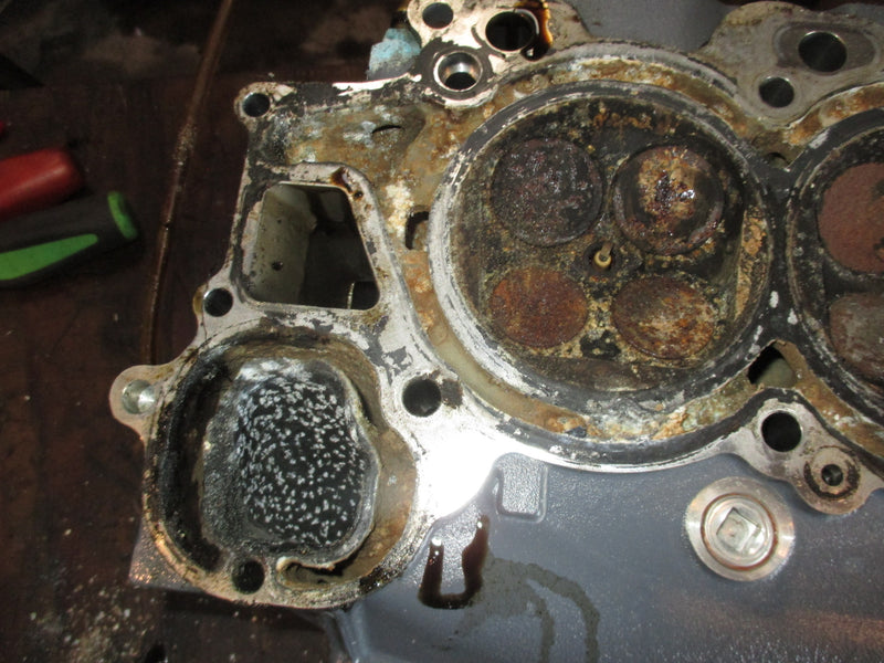 Yamaha 225hp 4 stroke outboard starboard cylinder head (69J-01)