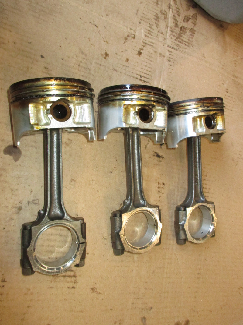 Suzuki DF140 outboard piston and rod set of 3