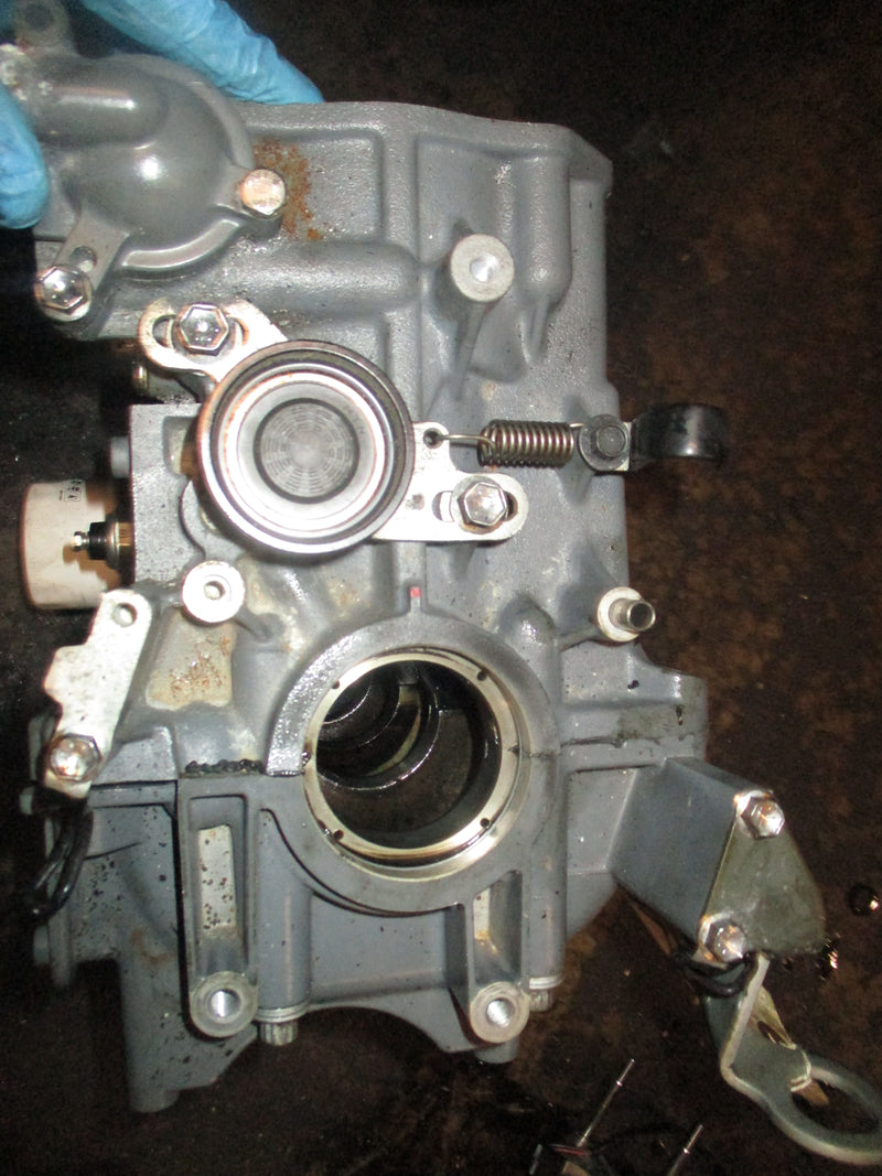 Suzuki DF70 outboard crankcase block