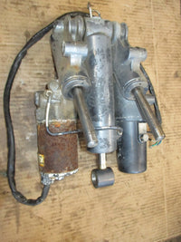 Load image into Gallery viewer, Yamaha 250hp 2 stroke outboard tilt trim unit
