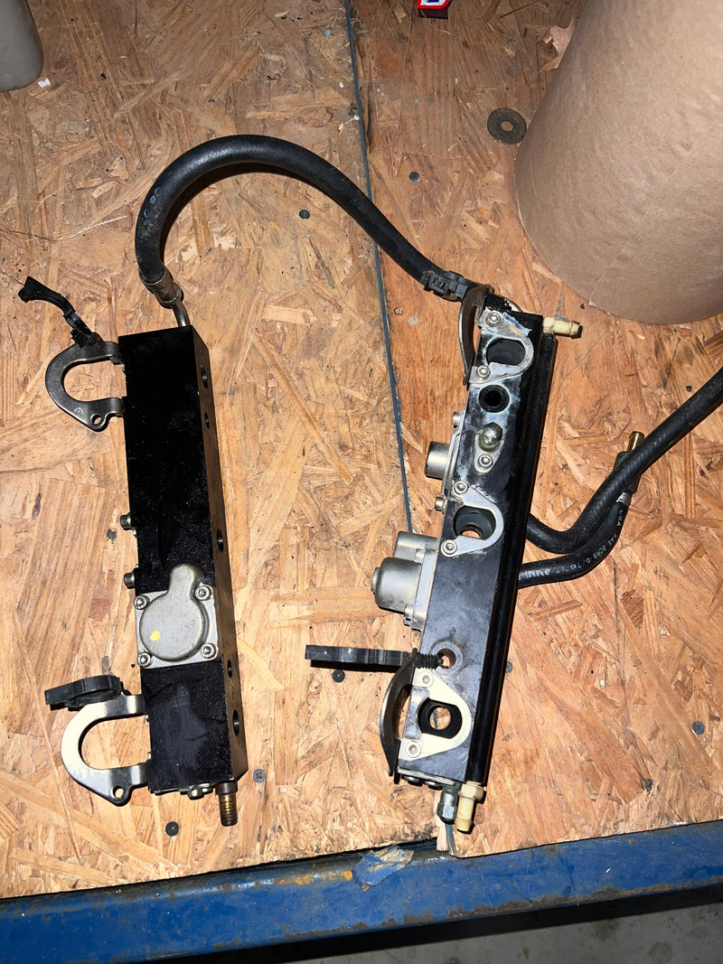 Mercury 135hp 2 stroke outboard fuel rail set (859517-9) PARTS ONLY