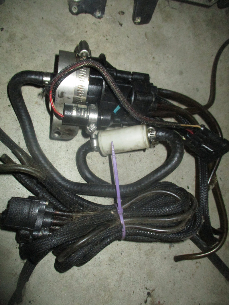 Evinrude ETEC 115hp outboard oil injector and distributer