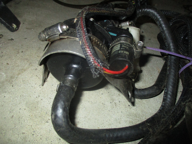 Evinrude ETEC 115hp outboard oil injector and distributer