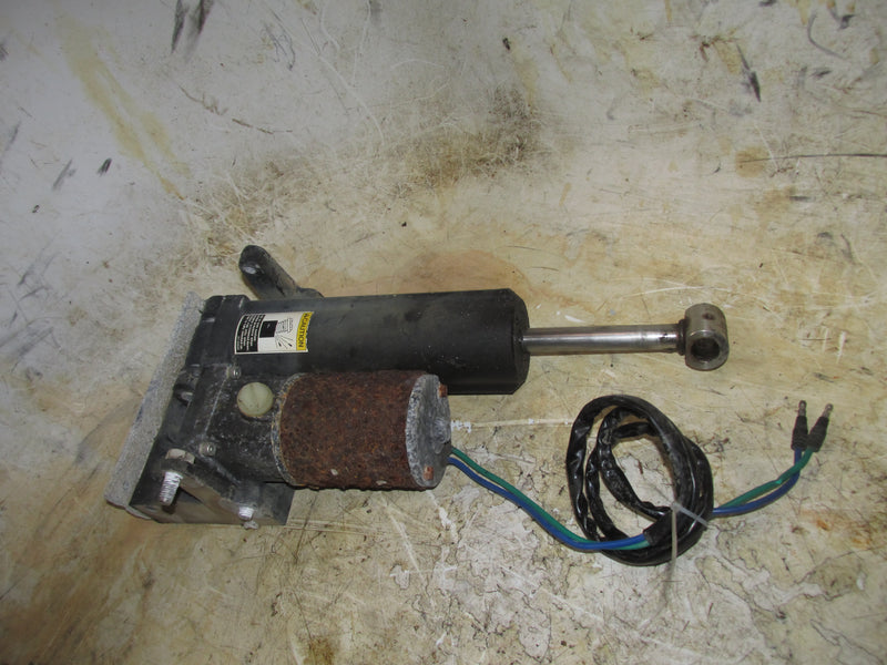 Mercury 100hp 2 Stroke Outboard Tilt trim unit