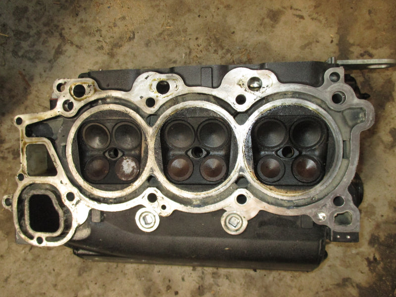 Yamaha/mercury 225hp 4 stroke outboard starboard cylinder head