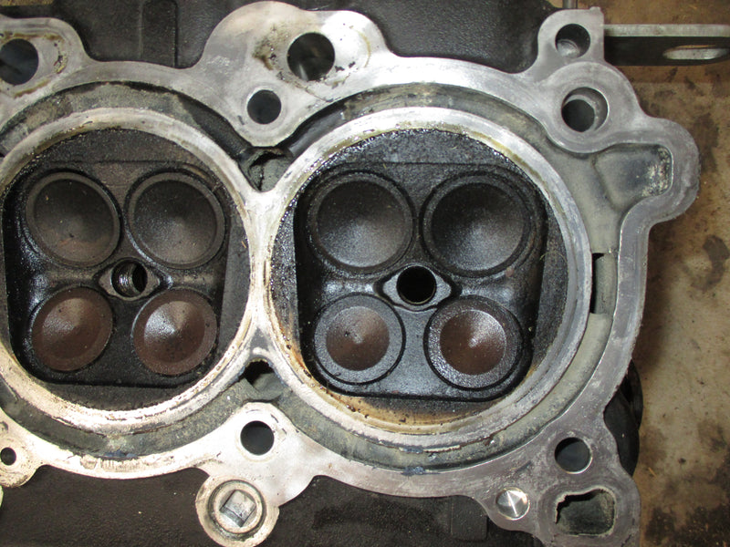 Yamaha/mercury 225hp 4 stroke outboard starboard cylinder head