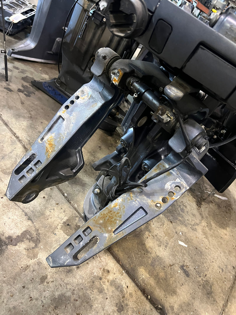 Yamaha OX66 200hp 2 stroke outboard 25" midsection