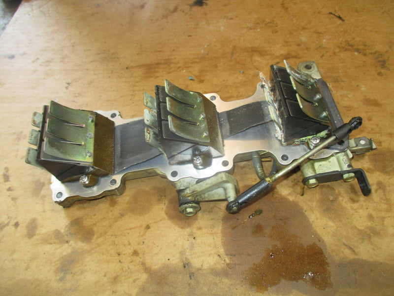 Yamaha 90hp 2 stroke outboard intake manifold w/ reeds (6H1-13641-02-94)