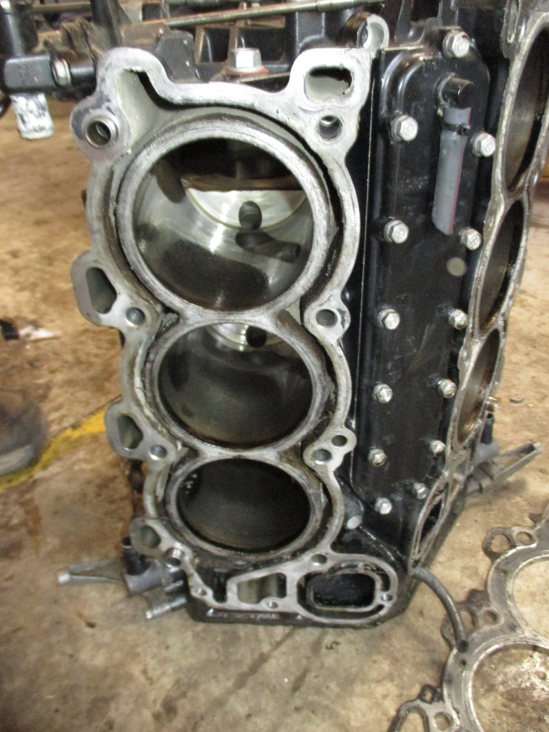 Mercury 225hp saltwater series 4 stroke outboard crankcase block