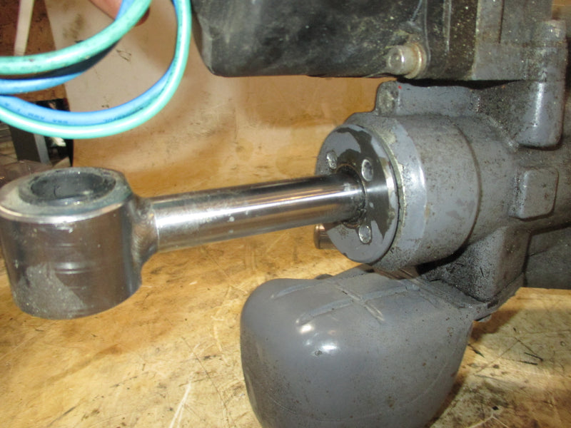 Honda BF90A 90hp outboard tilt/trim unit