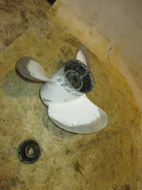 Load image into Gallery viewer, Nissan 70hp Plus 2 stroke outboard aluminum propellor (13 1-4x1700)
