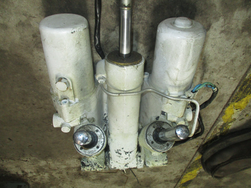 Yamaha 4.2L 300hp 4 stroke outboard tilt trim unit