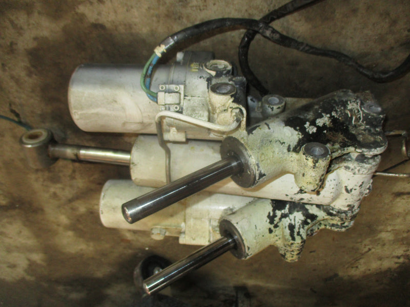 Yamaha 4.2L 300hp 4 stroke outboard tilt trim unit