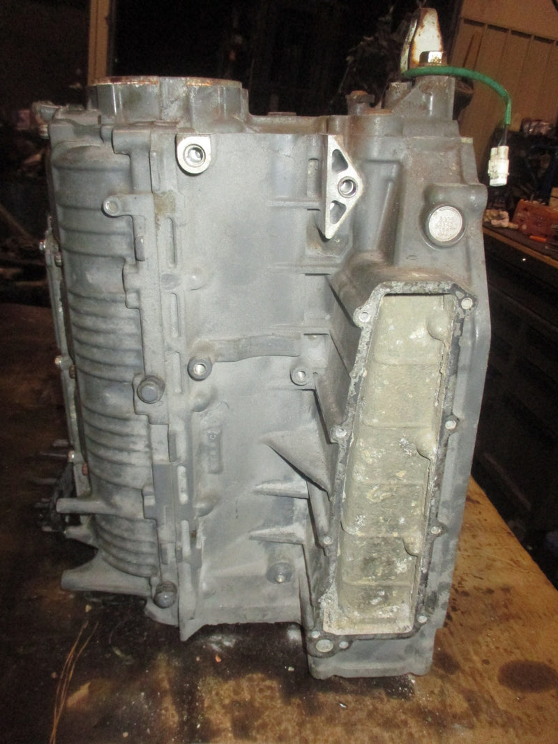 Suzuki DF140 140hp 4 stroke outboard Crankcase block