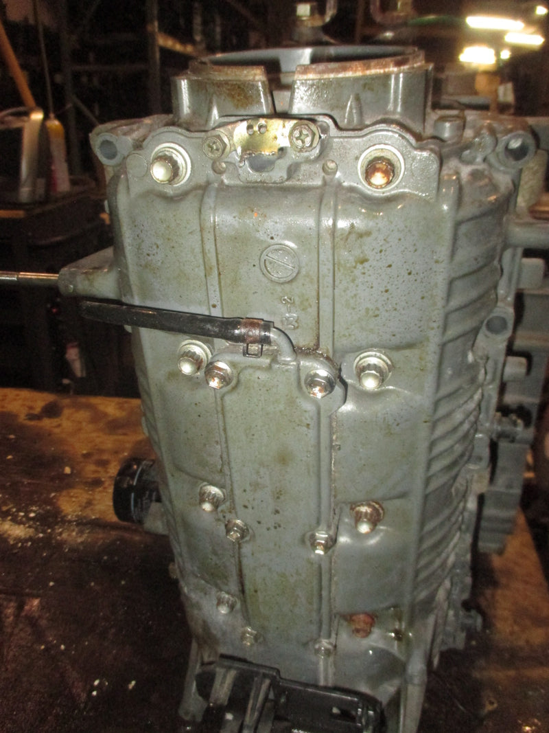 Suzuki DF140 140hp 4 stroke outboard Crankcase block