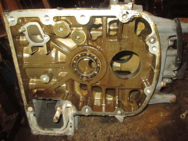 Suzuki DF140 140hp 4 stroke outboard Crankcase block