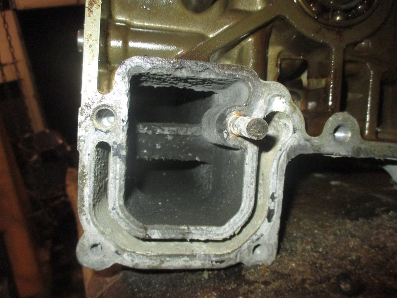 Suzuki DF140 140hp 4 stroke outboard Crankcase block