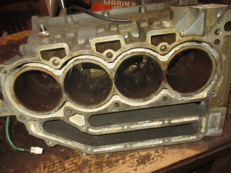 Suzuki DF140 140hp 4 stroke outboard Crankcase block
