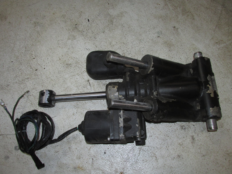 Evinrude 200hp Ocean runner 2 Stroke Outboard Tilt trim unit