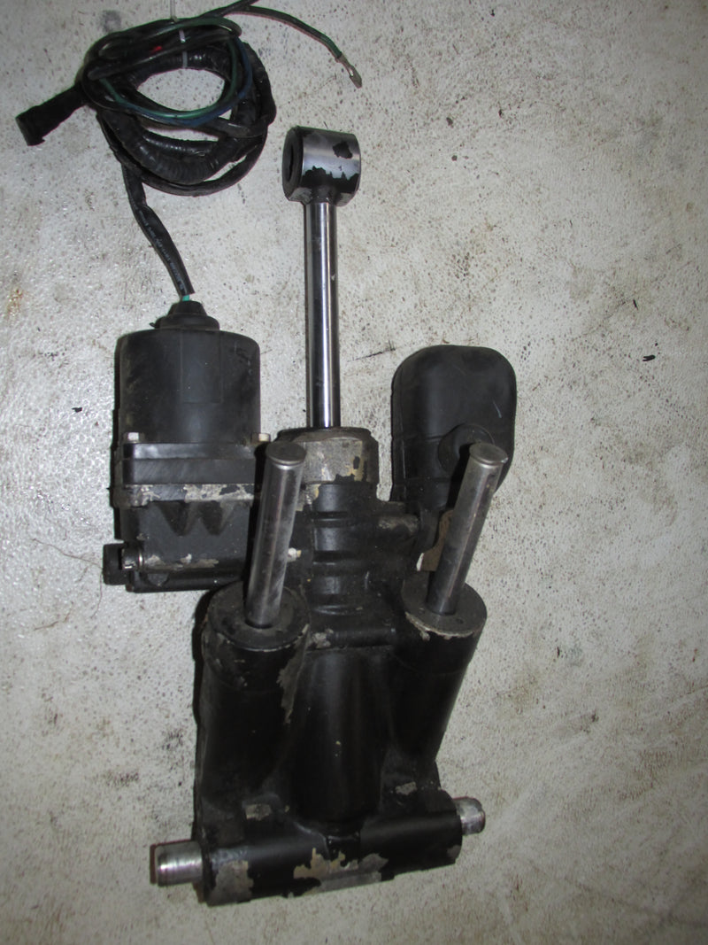 Evinrude 200hp Ocean runner 2 Stroke Outboard Tilt trim unit