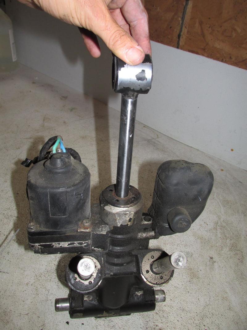 Evinrude 200hp Ocean runner 2 Stroke Outboard Tilt trim unit