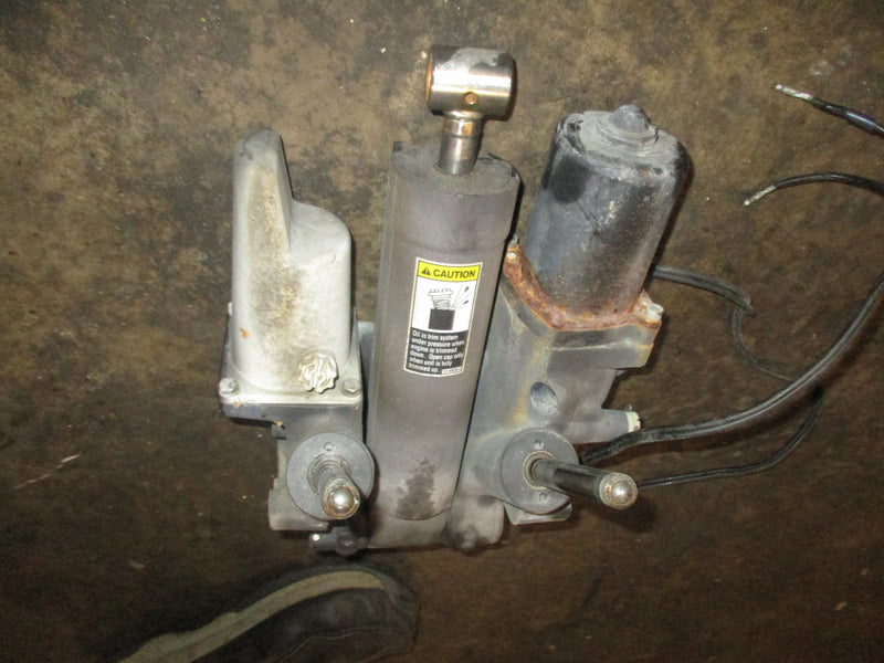 Mercury 150hp Optimax outboard Tilt trim unit
