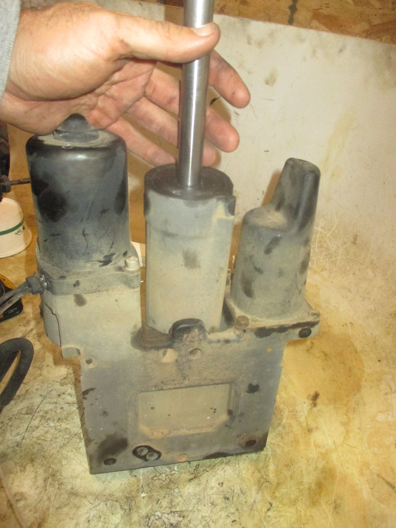 Mercury 150hp 2.5L 2 stroke outboard tilt trim unit