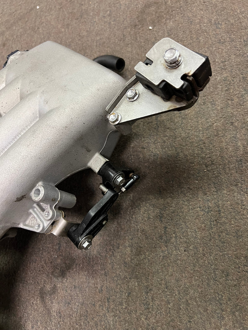 Suzuki DF115A 115hp outboard intake manifold (13110-90J10)