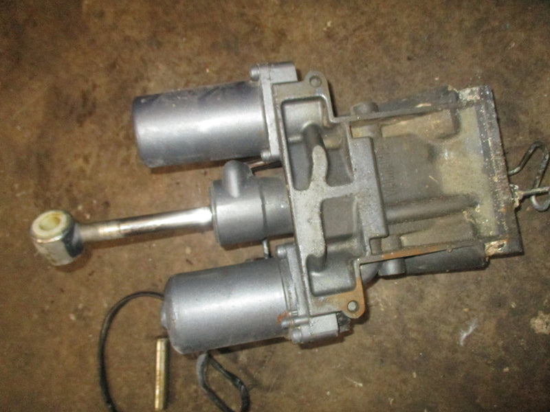 Yamaha 300hp 4.2L 4 stroke outboard Tilt trim unit 69J-43800-06-8D