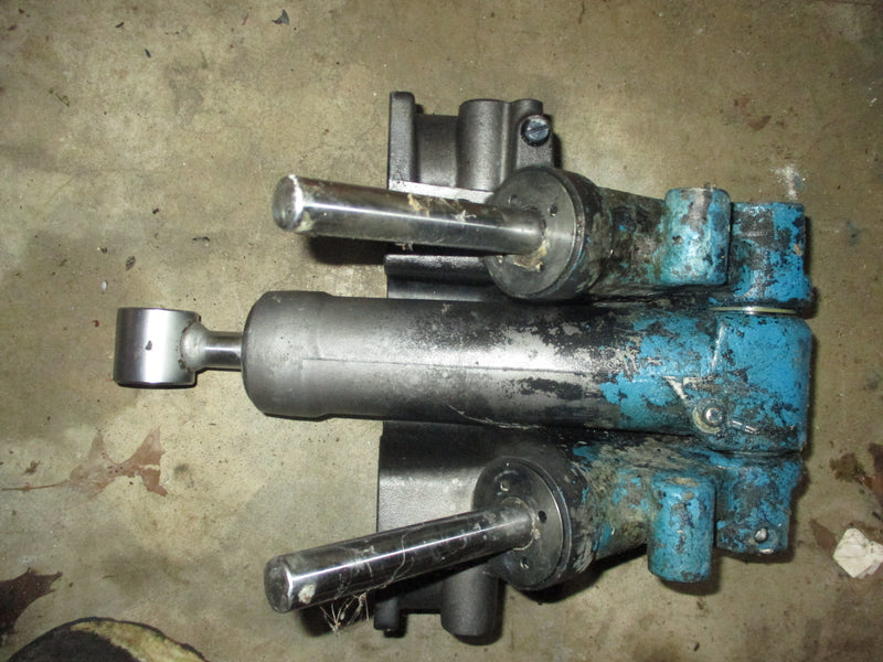 Suzuki DF250 4 stroke outboard tilt trim unit (PARTS)