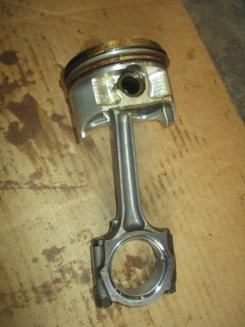 Suzuki DF140 140hp 4 stroke outboard pistion and rod