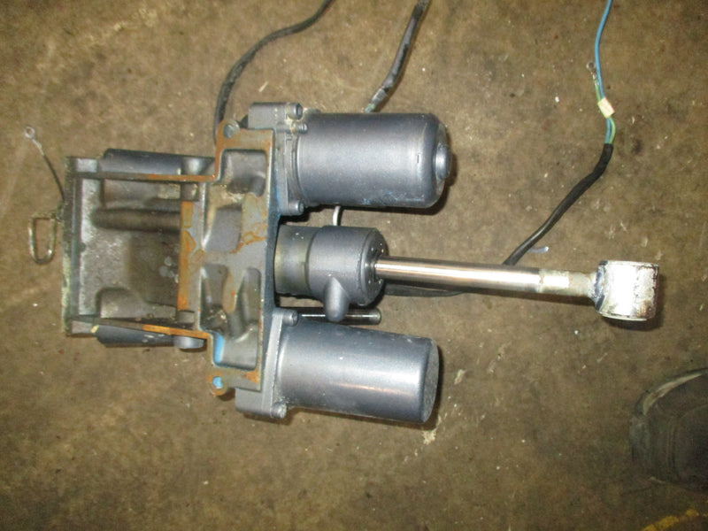 Yamaha 300hp 4.2L 4 stroke outboard Tilt trim unit 69J-43800-06-8D